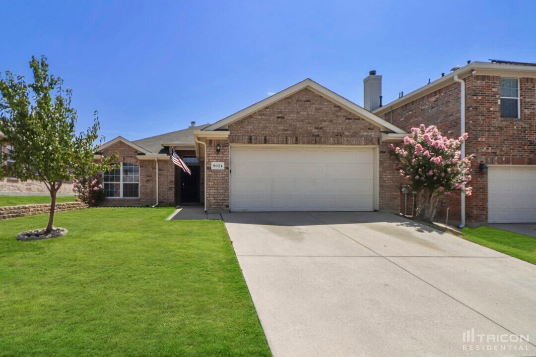 9024 Weller Ln in Fort Worth, TX - Building Photo