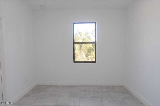 property at 1032 N Hilton Cir