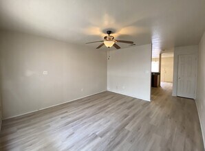 2801 Cantabrian Dr, Unit #B in Killeen, TX - Building Photo - Building Photo