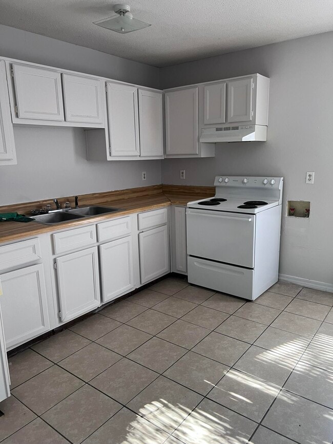 122 Lake St in Crestview, FL - Building Photo - Building Photo