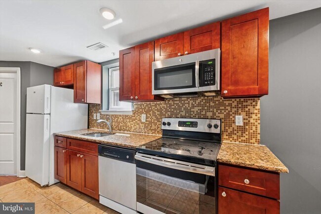1421 N 18th St in Philadelphia, PA - Building Photo - Building Photo