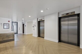 Crest on Peachtree in Atlanta, GA - Building Photo - Building Photo