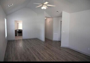 1796 N Salem Rd in Fayetteville, AR - Foto de edificio - Building Photo