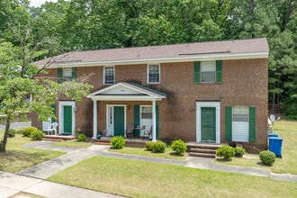 Green Valley Apartments in Fayetteville, NC - Building Photo - Building Photo