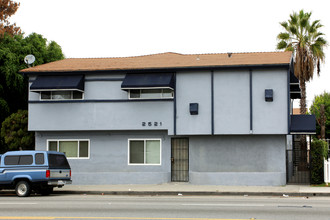 2521 E 7th St in Long Beach, CA - Building Photo - Building Photo