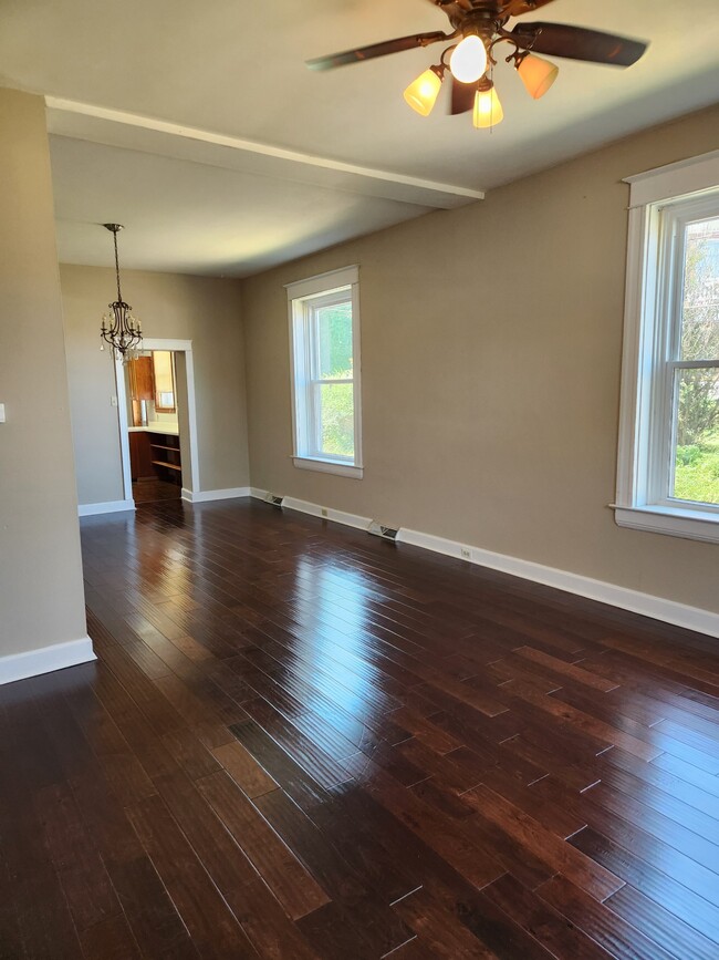 303 Themis St, Unit Themis St. Unit A in Cape Girardeau, MO - Foto de edificio - Building Photo