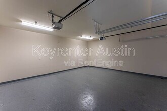604 N Bluff Dr in Austin, TX - Building Photo - Building Photo