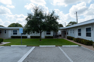 The Palm Beach Flaimingo in Lake Worth Beach, FL - Building Photo - Building Photo