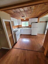 23704 Cayuga Ave in Hazel Park, MI - Building Photo - Building Photo