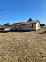 3311 8th St in Prague, OK - Building Photo