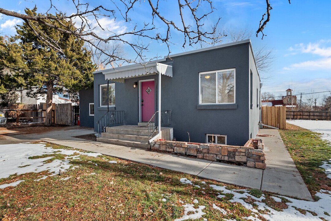 198 S Holland St in Lakewood, CO - Building Photo