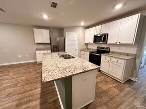 7404 Oak Lake Blvd in Bellview, FL - Building Photo - Building Photo