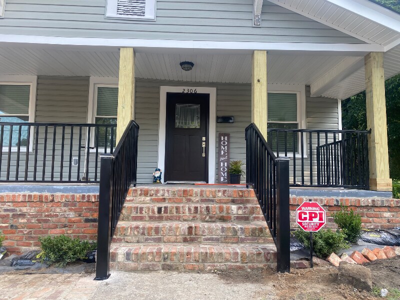 2306 Pendleton St in Columbia, SC - Building Photo