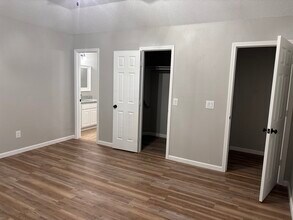 3402 W Center St in Rogers, AR - Building Photo - Building Photo