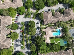 Delray Bay Apartments in Delray Beach, FL - Foto de edificio - Building Photo