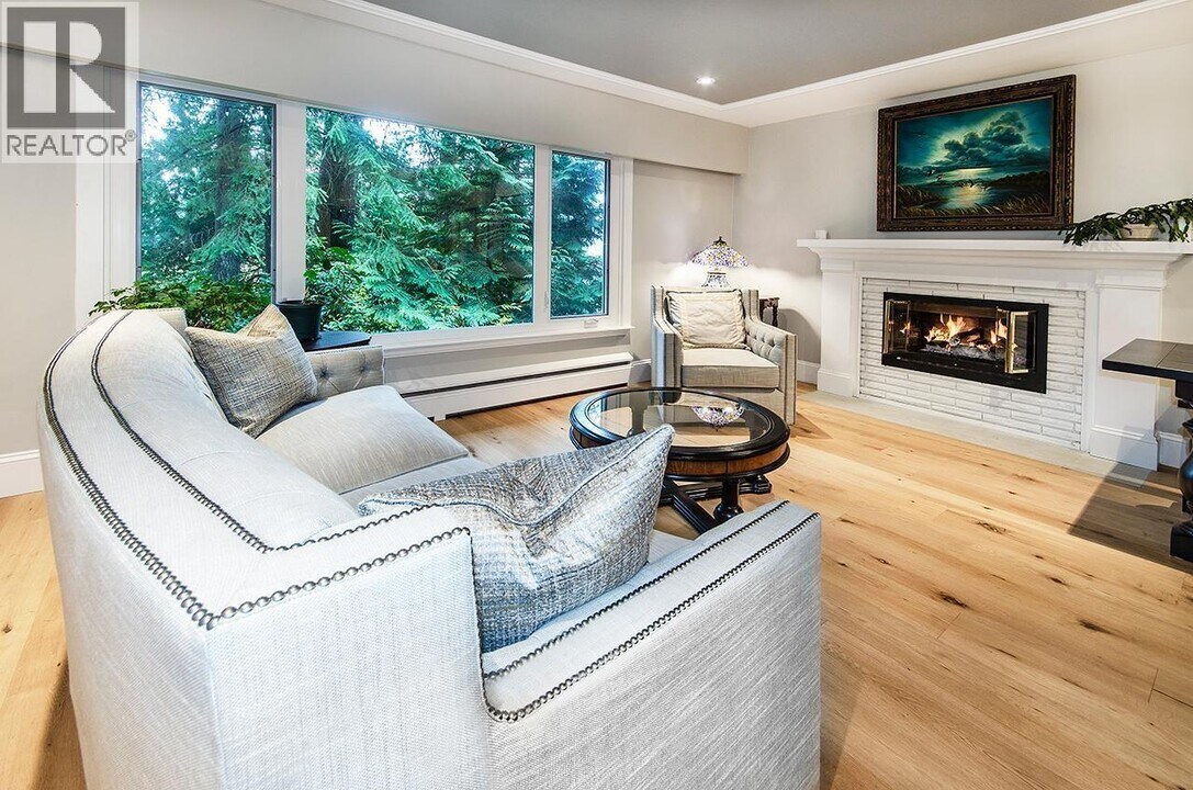 3091 Royal Ave in North Vancouver, BC - Building Photo