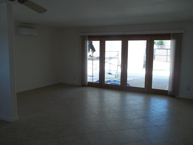 2176 Farwell St, Unit Studio in Simi Valley, CA - Foto de edificio - Building Photo