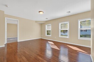 7 Orchard St in Marlboro, NY - Foto de edificio - Building Photo