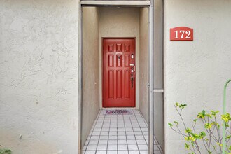 172 Meadows Dr-Unit -172 in Boynton Beach, FL - Building Photo - Building Photo