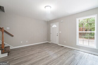 6686 Chupp Rd in Lithonia, GA - Building Photo - Building Photo
