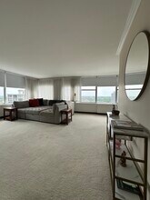 5757 N Sheridan Rd in Chicago, IL - Building Photo - Building Photo