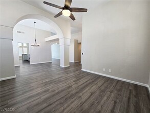 7709 Wedlock Ln, Unit 304 in Las Vegas, NV - Building Photo - Building Photo