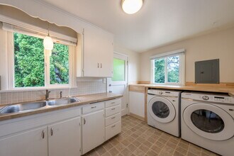 851 S 54th St, Unit 851 in Tacoma, WA - Foto de edificio - Building Photo