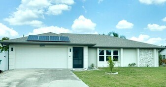 2391 Briarwood St in Port Charlotte, FL - Building Photo