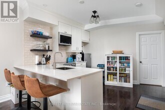 105 Balmoral Ave in Toronto, ON - Building Photo - Building Photo