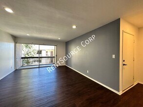 24411 Trevino Dr in Santa Clarita, CA - Building Photo - Building Photo