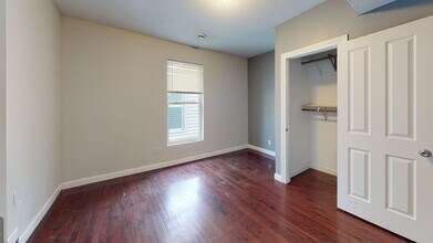 520 12th Ave SE in Minneapolis, MN - Building Photo - Building Photo