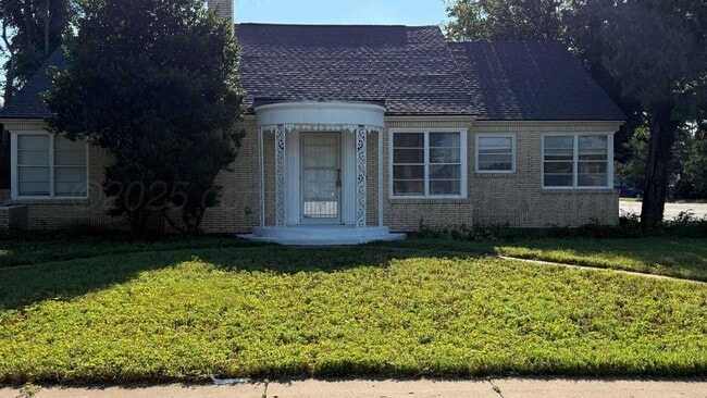 property at 1000 S Austin St