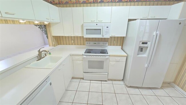 property at 4915 SW 32nd Ave