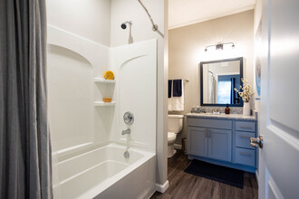 Elan Park Apartments in Columbus, OH - Building Photo - Interior Photo