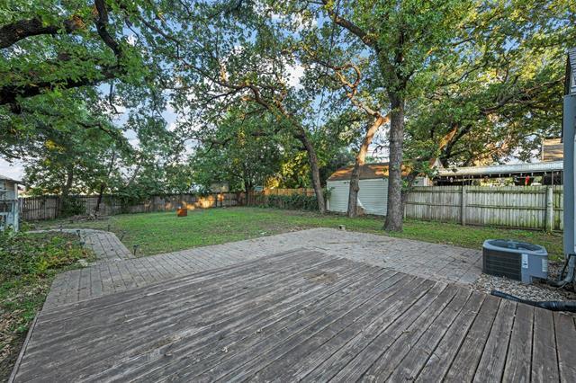 2216 Field St in Haltom City, TX - Building Photo - Building Photo