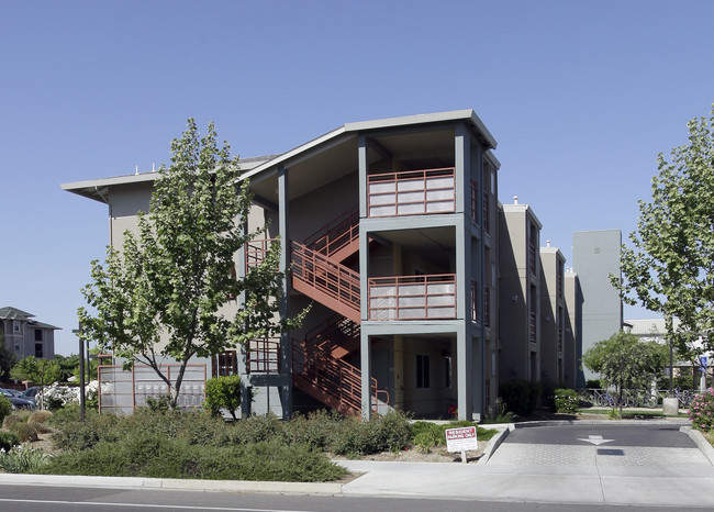 Eleanor Roosevelt Circle Apartments in Davis, CA - Foto de edificio - Building Photo