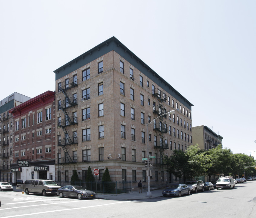 30 Bradhurst Ave in New York, NY - Building Photo