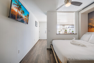 Swan Luxury Studio Apartments in Tallahassee, FL - Foto de edificio - Interior Photo