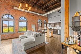 570 S Front St, Unit #303 in Columbus, OH - Building Photo