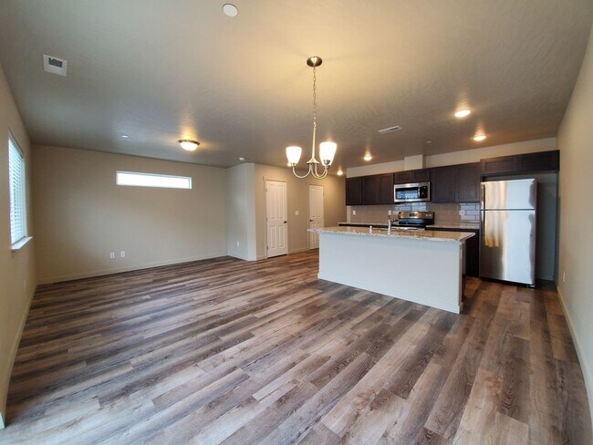 5701 W Albany Pl in Kennewick, WA - Building Photo - Building Photo