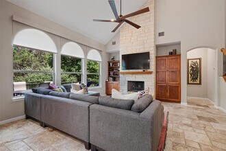 6906 Covered Bridge Dr in Austin, TX - Building Photo - Building Photo