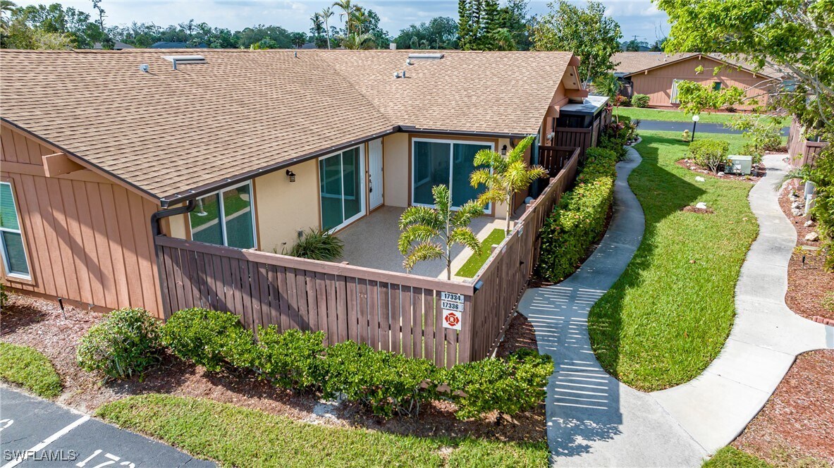17334 Birchwood Ln in Ft. Myers, FL - Foto de edificio