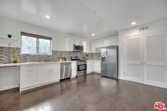 1952 Beachwood Dr in Los Angeles, CA - Building Photo - Building Photo