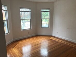 86 Fellsway W, Unit 3 in Somerville, MA - Foto de edificio - Building Photo