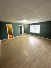 8611 Findlay St in Houston, TX - Foto de edificio - Building Photo