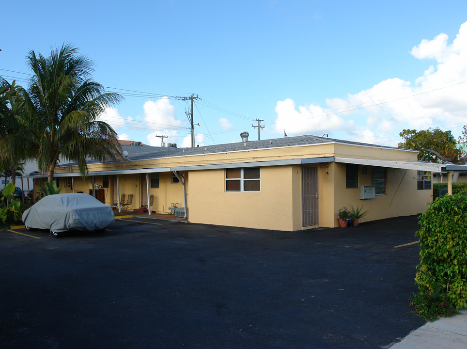 616 Moffett St in Hollywood, FL - Building Photo