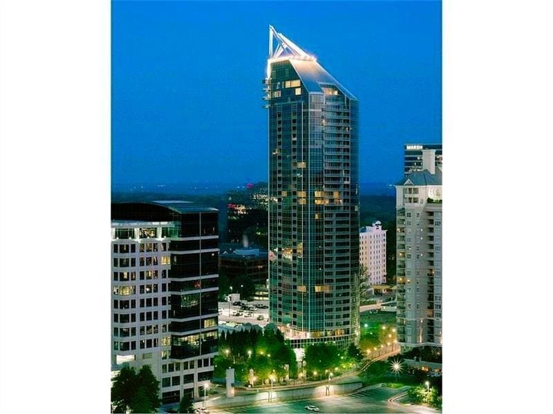 3338 Peachtree Rd NE in Atlanta, GA - Building Photo
