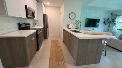 2526 Pierce St in Hollywood, FL - Building Photo - Building Photo