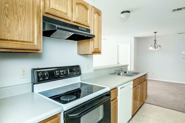 Friar Tuck in Albany, GA - Foto de edificio - Building Photo