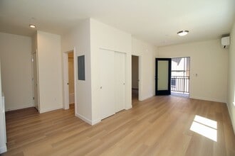 1111 SE Tenino St in Portland, OR - Building Photo - Building Photo